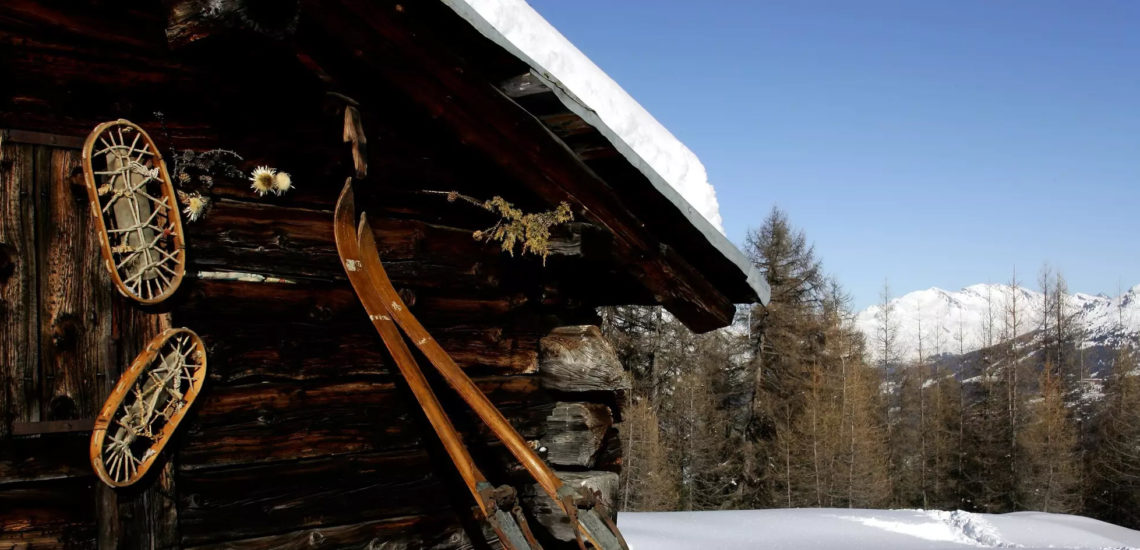 Club Med Peisey - Vallandry, en France - Photo d'une cabane de type ancestrale, au milieu de la forêt