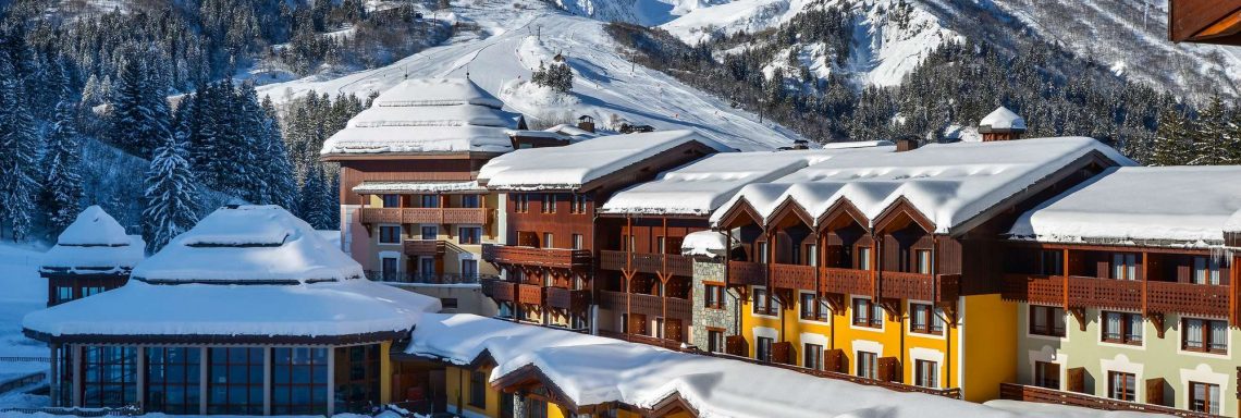 Club Med Valmorel, en France - Vue extérieure du Club Med enneigé