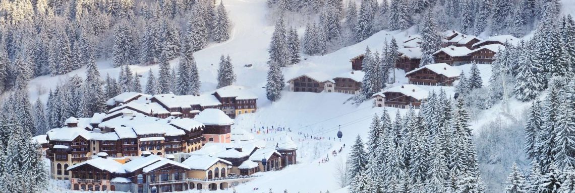 Club Med Valmorel, en France - Vue aérienne du Club Med enneigé