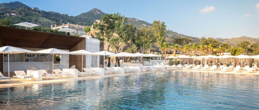 Club Med Cefalù en Italie - Piscine extérieure sur le bord de la mer