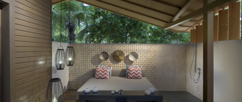 Club Med Kani, aux Maldives - Salon extérieur privé aux touches modernes. 