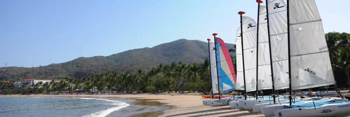 Club Med  Ixtapa Pacific, Mexique - Image des planches à voile utilisées à l'école du complexe