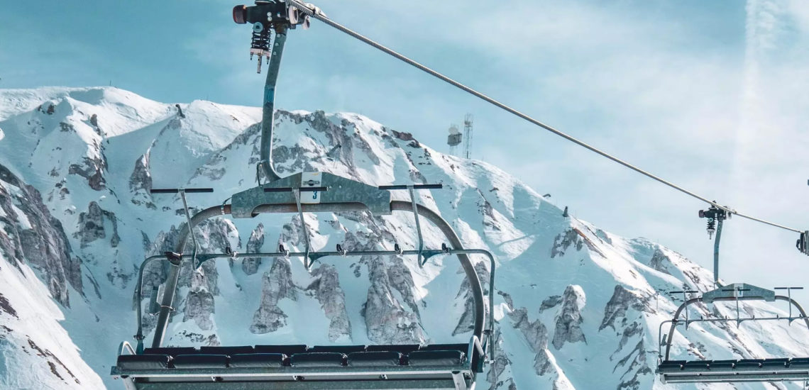 Club Med La Plagne 2100, France - Image d'un remonte pente vide, en action 